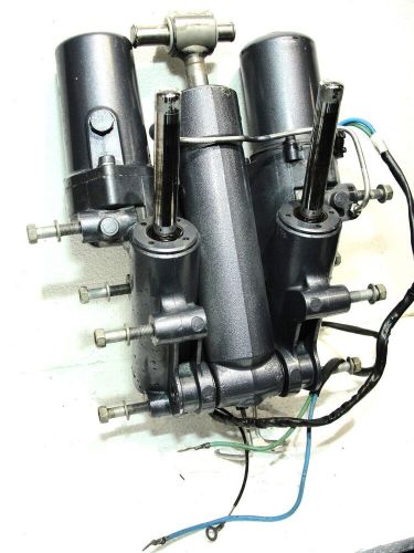 Late-model yamaha 225 250 300 hp outboard 4.2l motor tilt &amp; trim unit assembly