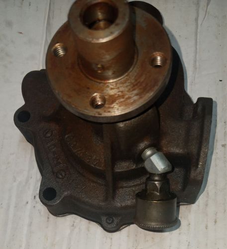 1930&#039;s - 1950&#039;s plymouth water pump oem #637437