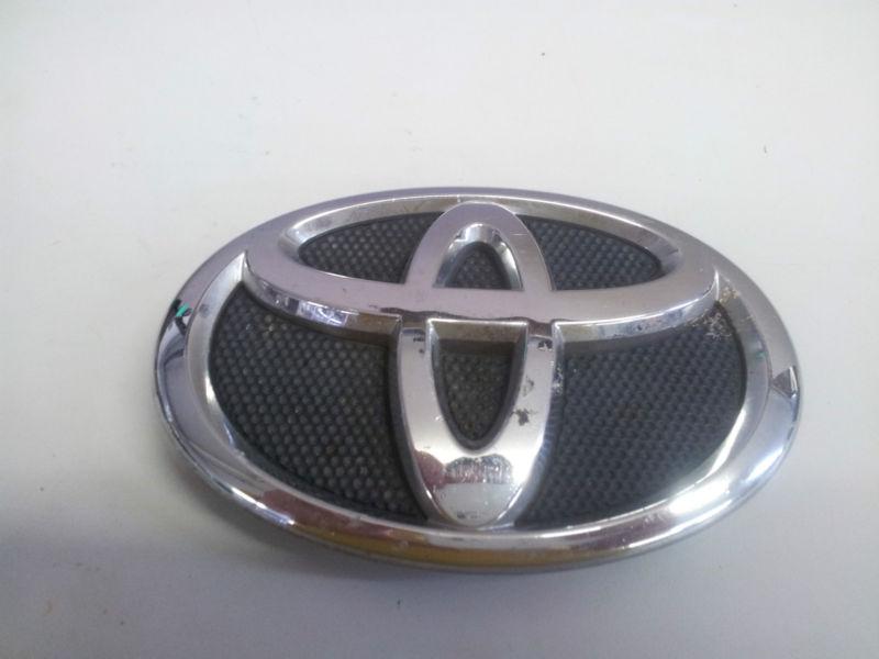 2008-2012 toyota corolla front grille emblem 75312-02060