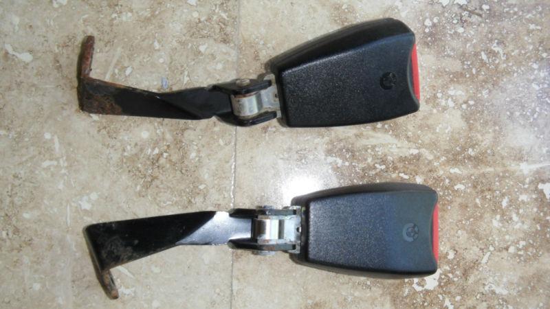 E36 rear convertible seat belt buckle receiver 325 328 323 318 94 95 96 97 98 99