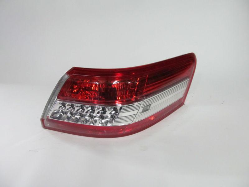 2010 2011 toyota camry oem right tail light nice!