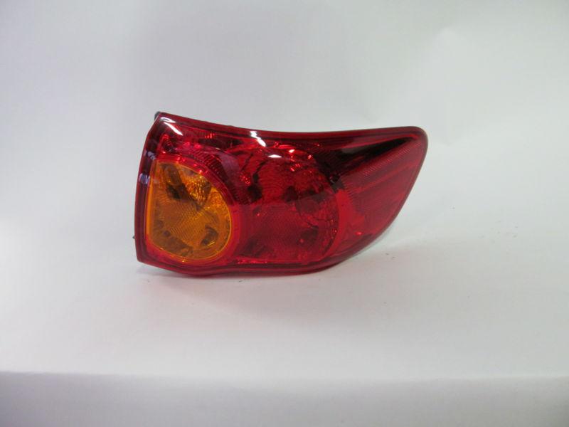 09 2010 toyota corolla oem right tail light nice!