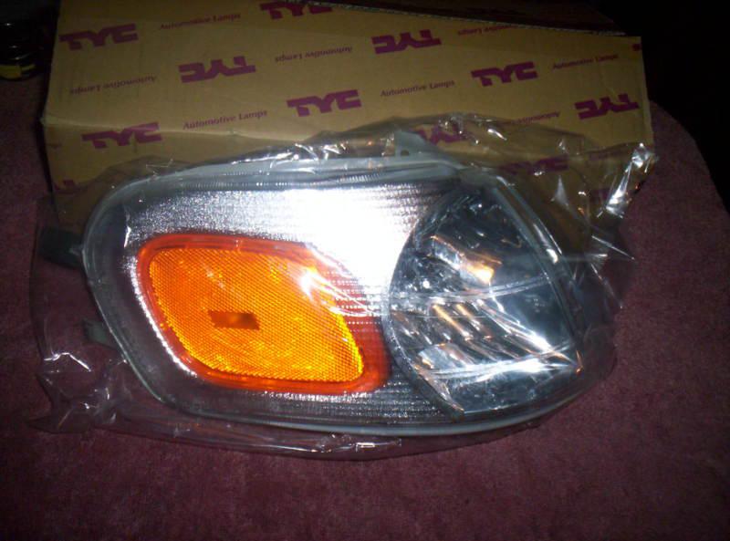  97 98 99 00 01 02 03 04 05 venture silhouette montana new rh corner light 