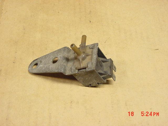 75 to 80 mgb vacuum advance valve, used (nla moss) 