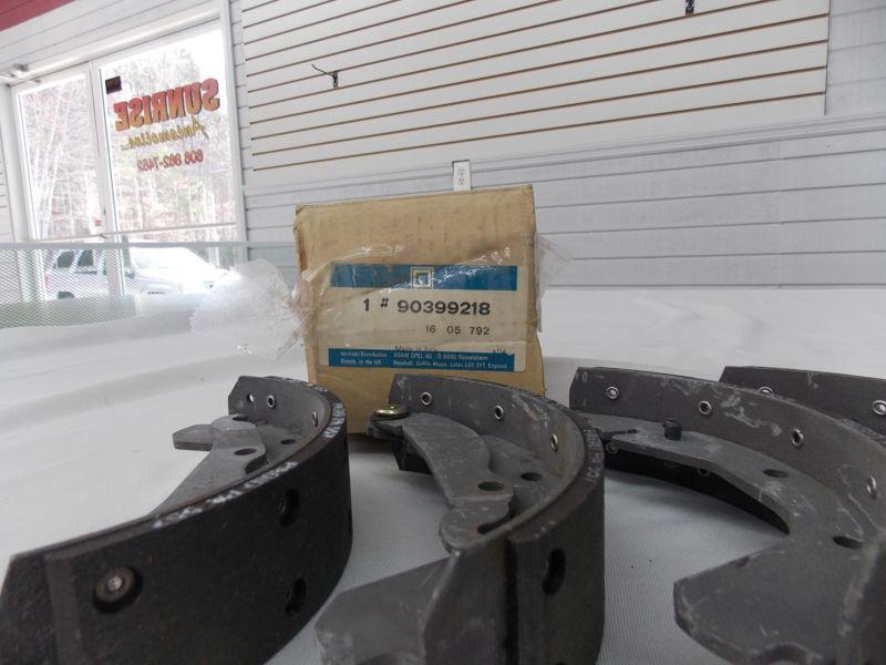 1988-1993 pontiac lemans rear drum brake shoes nos 90399218 no reserve  !!