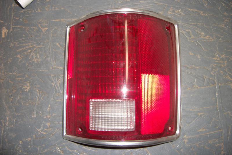 1973-91 rh right chevy chevrolet gmc rh right stop tail turn light lens 1056 