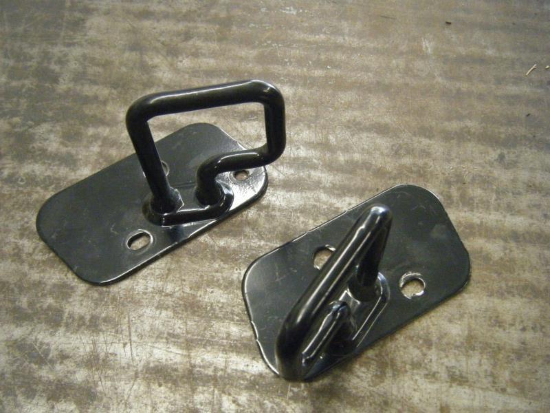 02 jeep liberty rear seat striker plates 1  14018