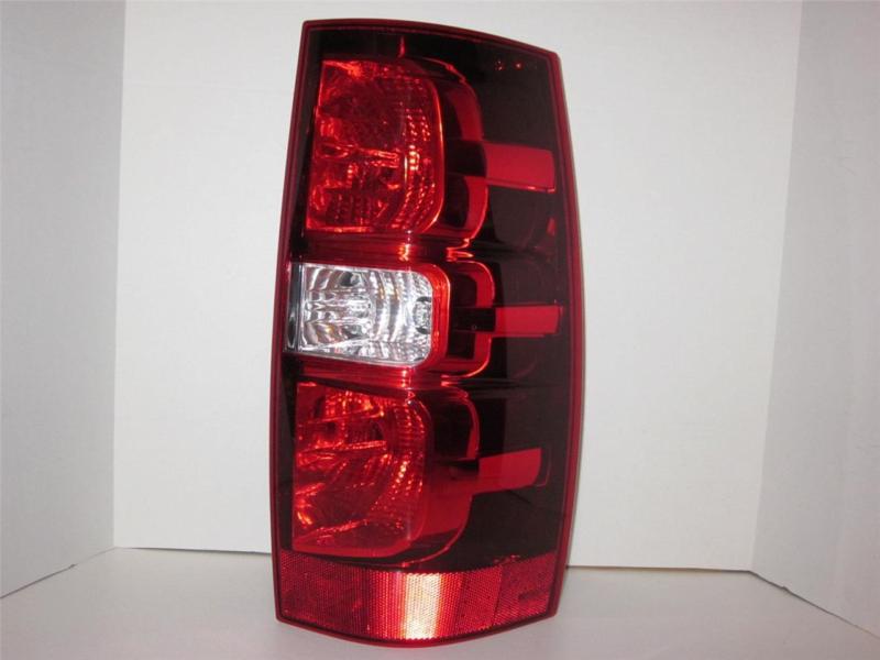 New 07 08 09 10 11 12 chevrolet tahoe suburban passenger right tail light