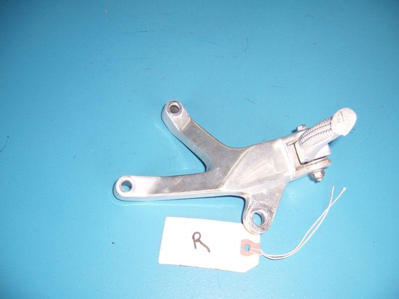 072 yamaha yzf600r yzf 600r 01 02 03 04 05 06 right passenger foot peg rearset