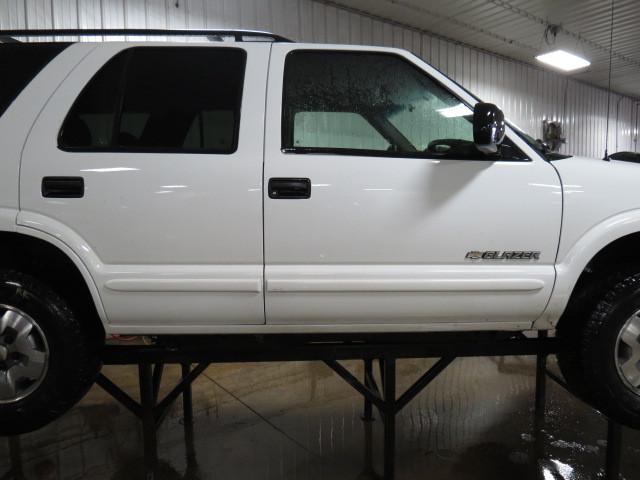 2004 chevy s10 blazer front door right 2517853