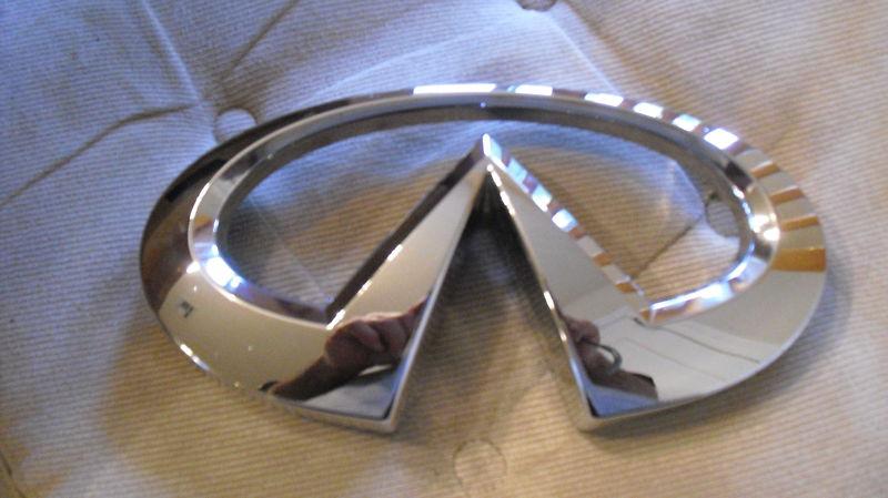 Infiniti qx56 '08-2010 (crest) front grille "emblem"