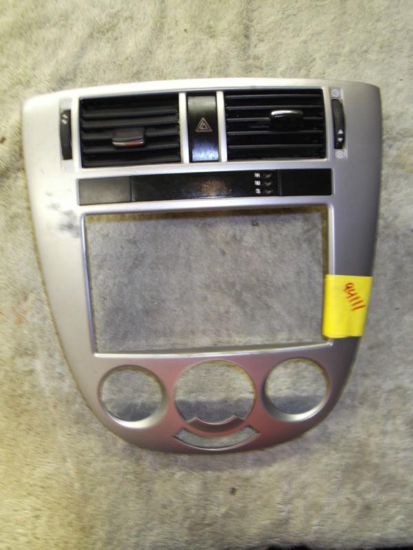 04 05 06 07 08 suzuki forenza - dash / radio - heater bezel w/ air vents