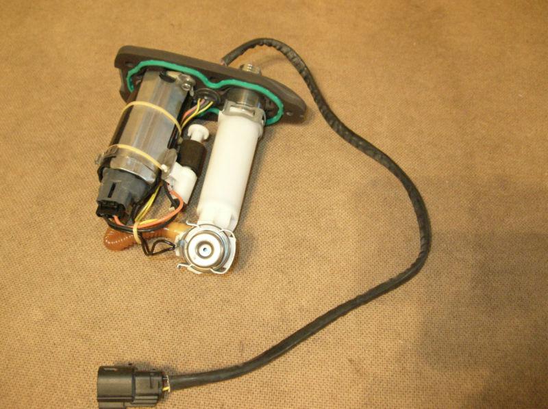 Harley sportster fuel pump w/plug original oem 2009 883 works fine 915 miles 