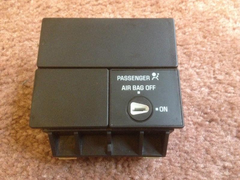 99-06 silverado sierra passenger air bag dash switch with panel bracket