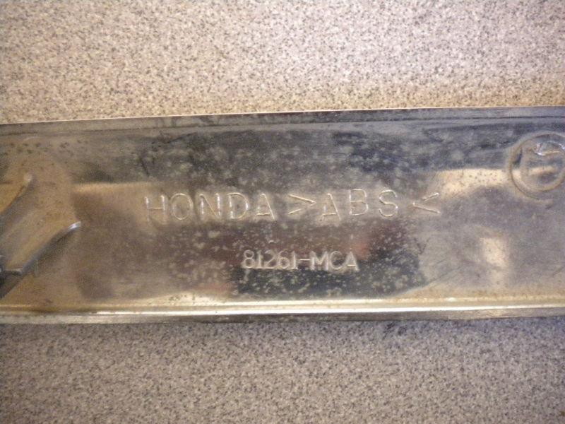 Honda oem right saddle bag molding  gl1800 2002-2003 81261-mca-000ze nh469m