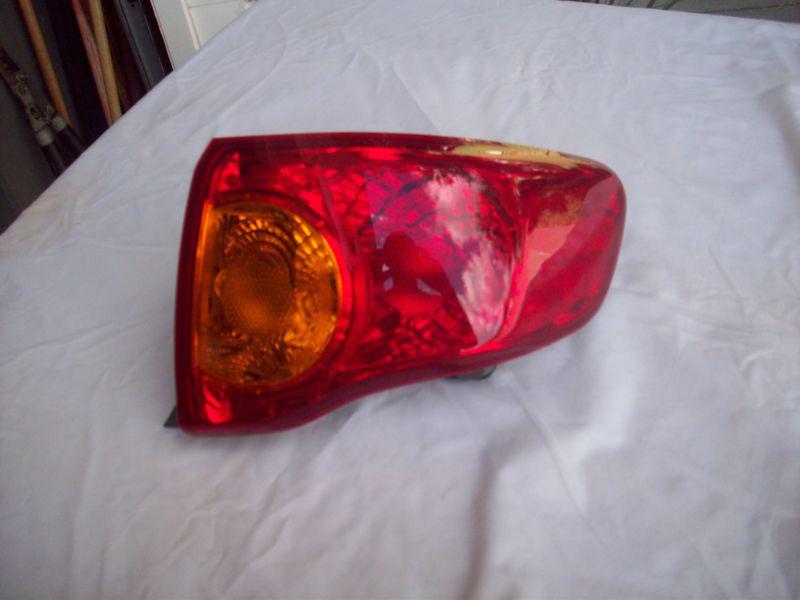 09 10 toyota corolla rt tail light oem