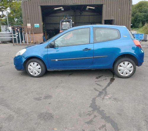 2011 renault clio 3 door 1.1l petrol ignition, steering lock and key