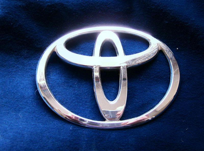 Toyota trunk emblem   3.25" x 2.5"   part #8309  corolla solara?