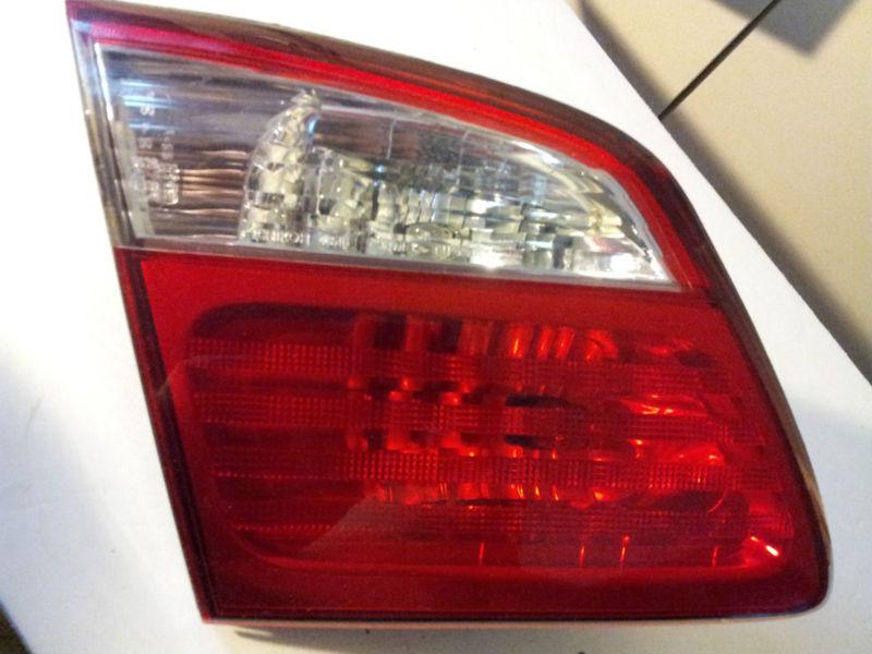 2000-2001 infiniti i30 drivers inboard left tail light (trunk) 