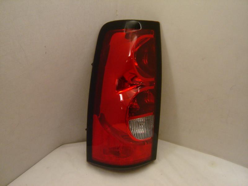 Chevrolet silverado left tail light 03 04 05 06 07 oem 