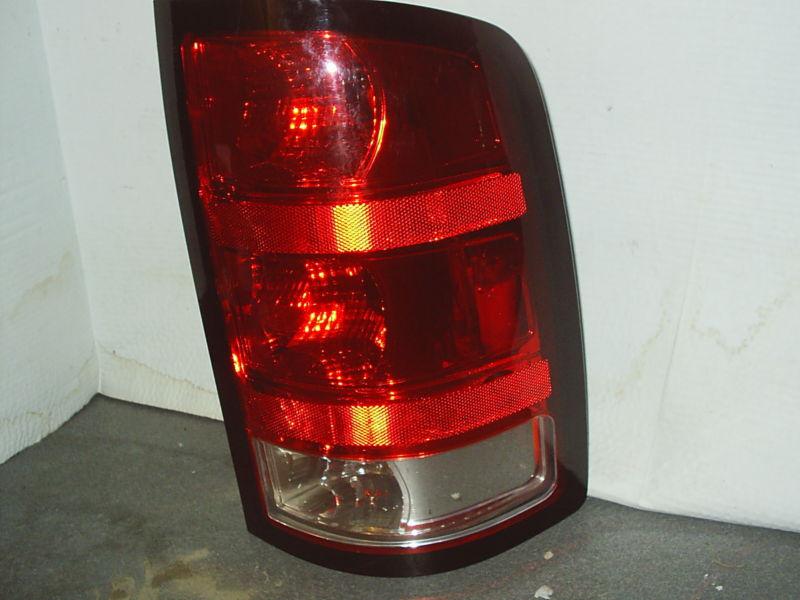 2010 10 gmc sierra tail light passenger side r/h oem ng0070 c7