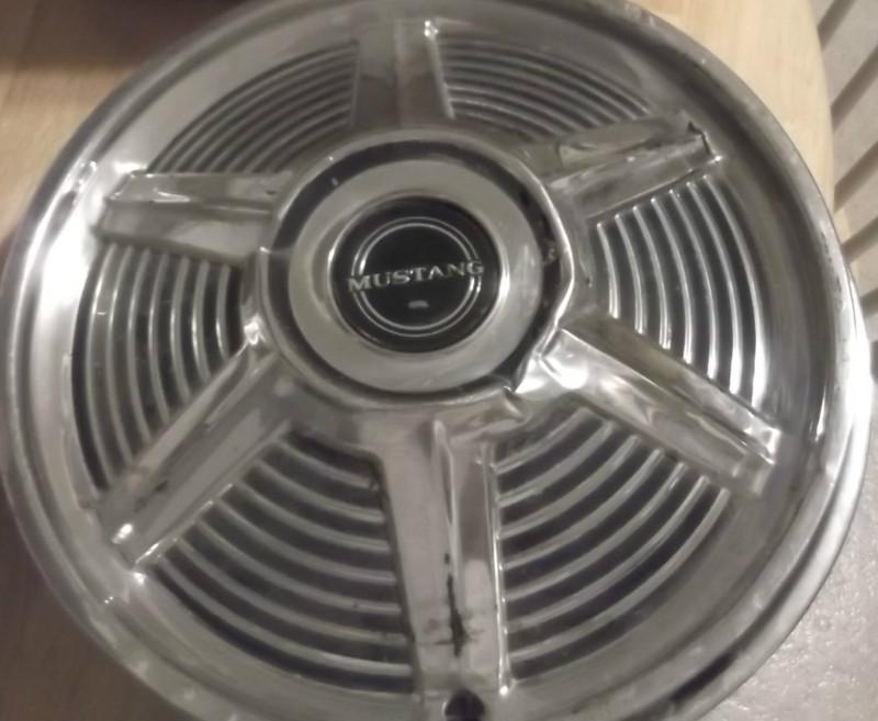 1966 ford mustang 1 single hub cap mustang in middle of hub cap, dented