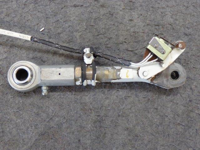 Piper pa28r-200 main gear link assy lh  p/n 67797-004