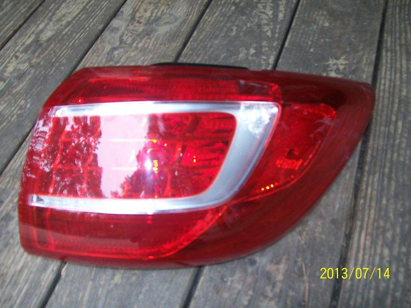 Oem genuine 11-13 kia sportage rear passenger right  tail lamp light assembly