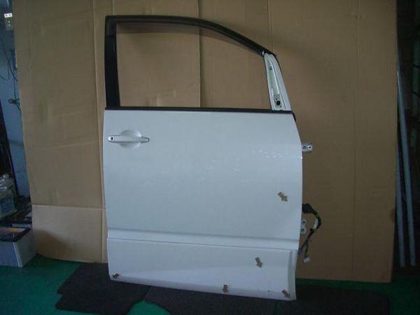 Toyota noah 2003 front right door assembly [0013100]