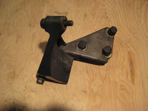 88/89 omc cobra  bayliner 2.3 liter lower alternator bracket