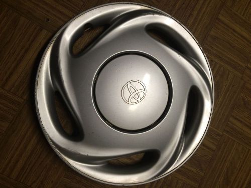 Set of 98-2000 corolla hub caps