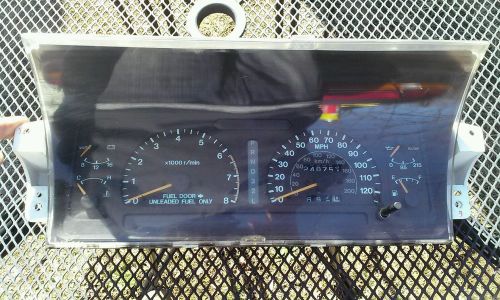 Isuzu trooper instrument/gauge cluster w/tach (auto) 240751 miles oem 1996