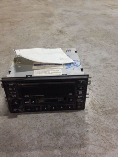 03 04 05 kia sedona audio stereo radio am fm cd cassette player a14025a