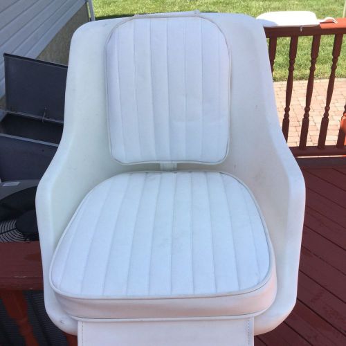 Springfield marine admiral chair w/2 sets of cushions