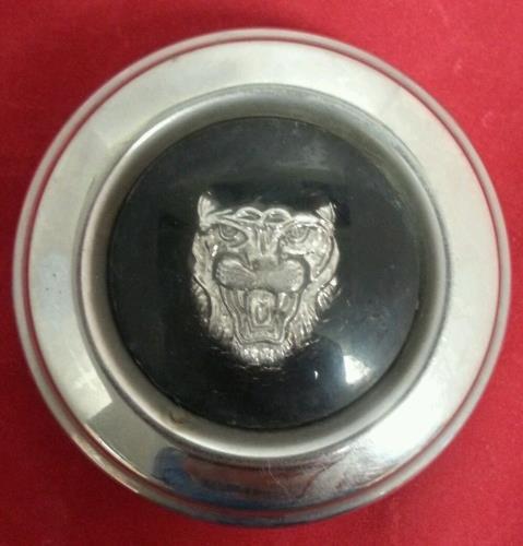 1976 - 1987 jaguar xj6 wheel hub cap oem