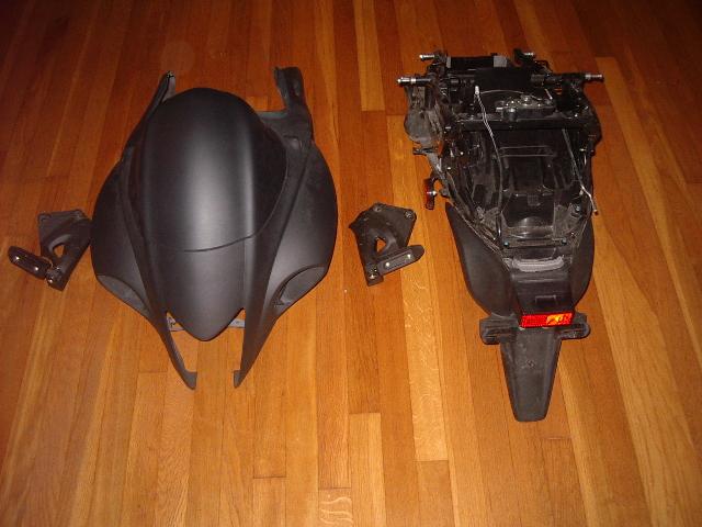 2008-2013 hayabusa tail section,cowl, subframe and pegs!