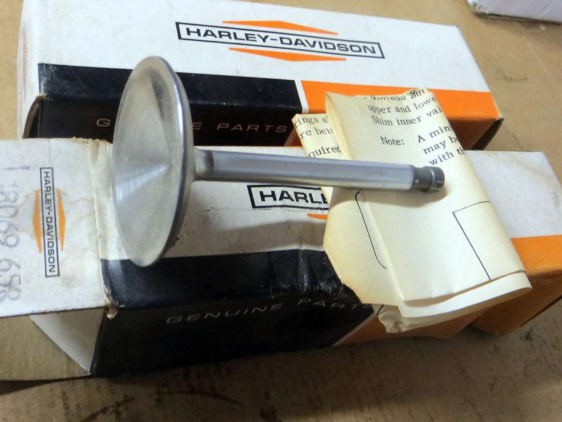 Pair of harley davidson xr-750 xlr nos intake valves nip - #18069-65r - perfect!