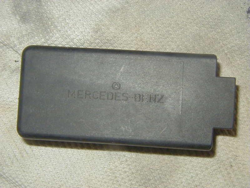 Mercedes diesel 1984 w123 w126  bosch glow plug relay lid top spares parts