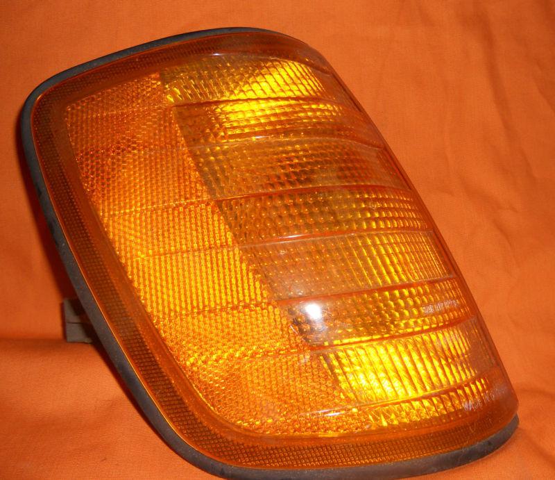 Oem  driver side right  front turn signal lens for mercedes w124 made in germany