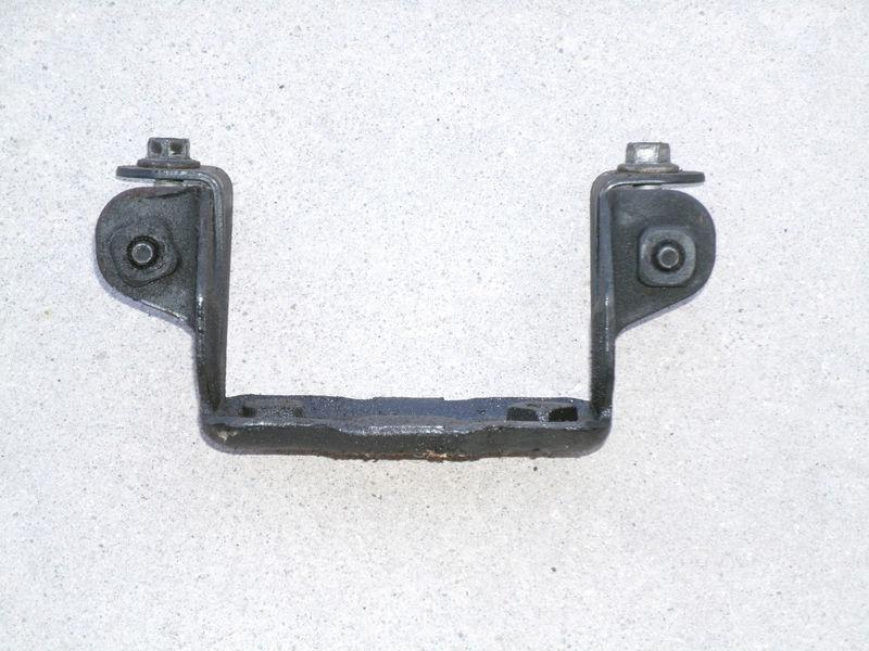 93-02 camaro firebird r/h passenger side front stabilizer shaft mount bracket