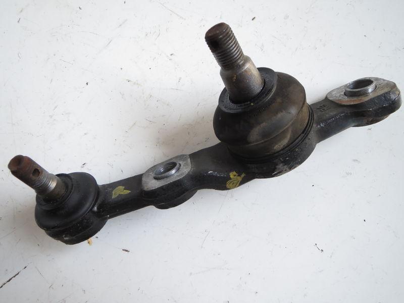 06 09 lexus is250 rwd a/t right front control arm ball joint bracket b25