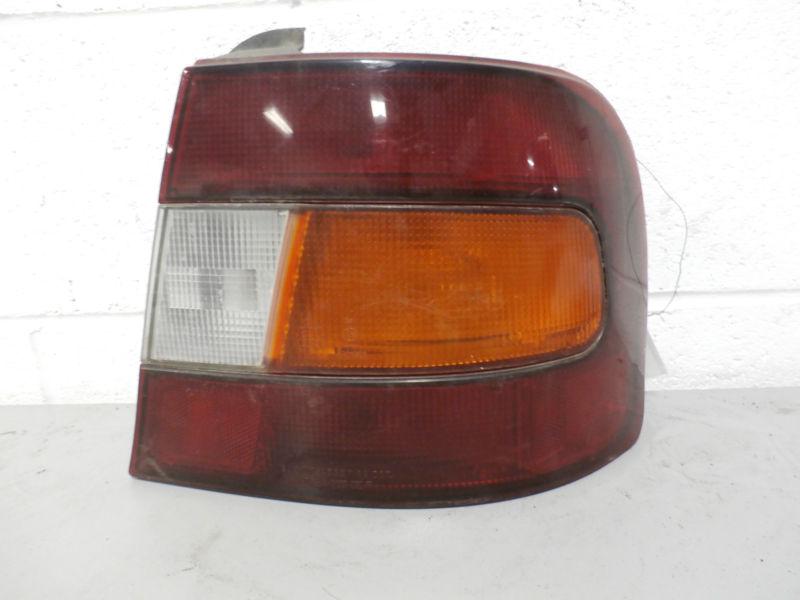 92-93 hyundai elantra passenger side tail light