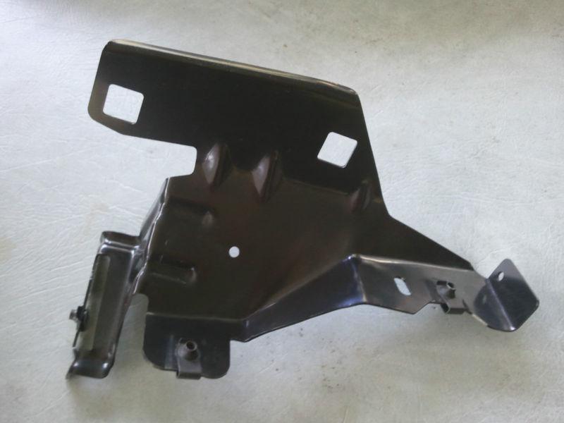 2004-2005 f150 front inner lh bumper brkt