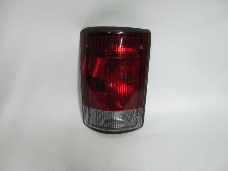 95 96 97 98 99 00 01 02 03 04 05 06 07 08 ford e-150 oem left tail light nice!