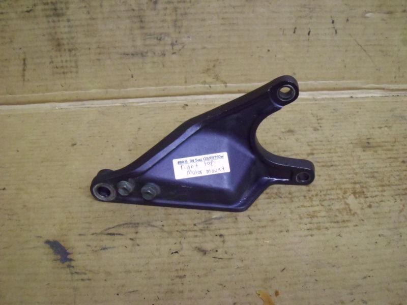 94 suzuki gsxr750w - top right motor mount / bracket 