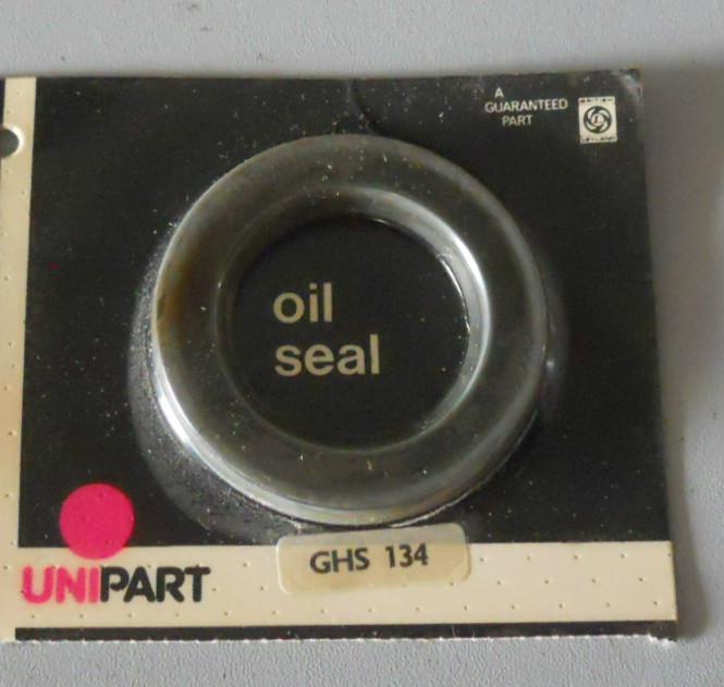 Nos unipart rear wheel oil seal ghs134 / 13h3593. 1963-1968 mini cooper s ----->