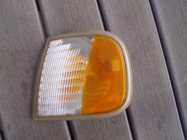 97 98 99 00 01 02 03 ford expedition left park light turn marker light oem 