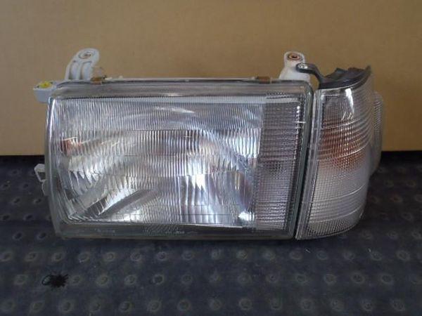 Toyota crown comfort 1995 left head light assembly [7610900]