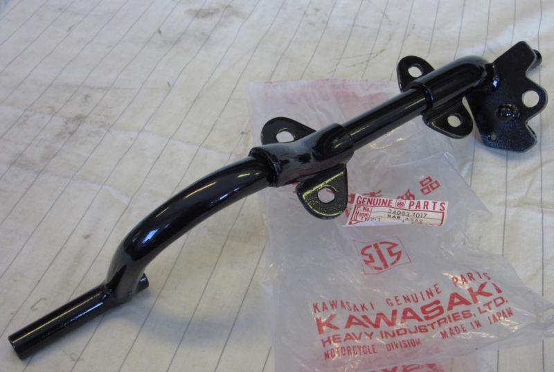 Kawasaki kh125 a2 1978 footrest bracket holder step bar assy 34003-1017 nos