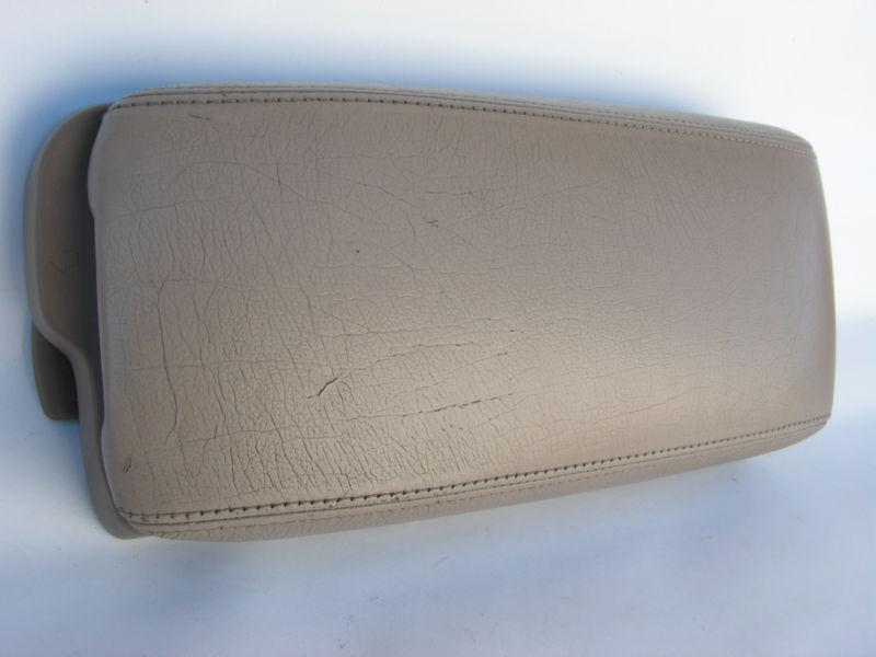 1998 volvo 960 center console arm rest lid with cup holder camel tan/beige trim